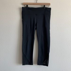 Gap Fit Eclipse Crop Workout Leggings with Mesh Cut Out